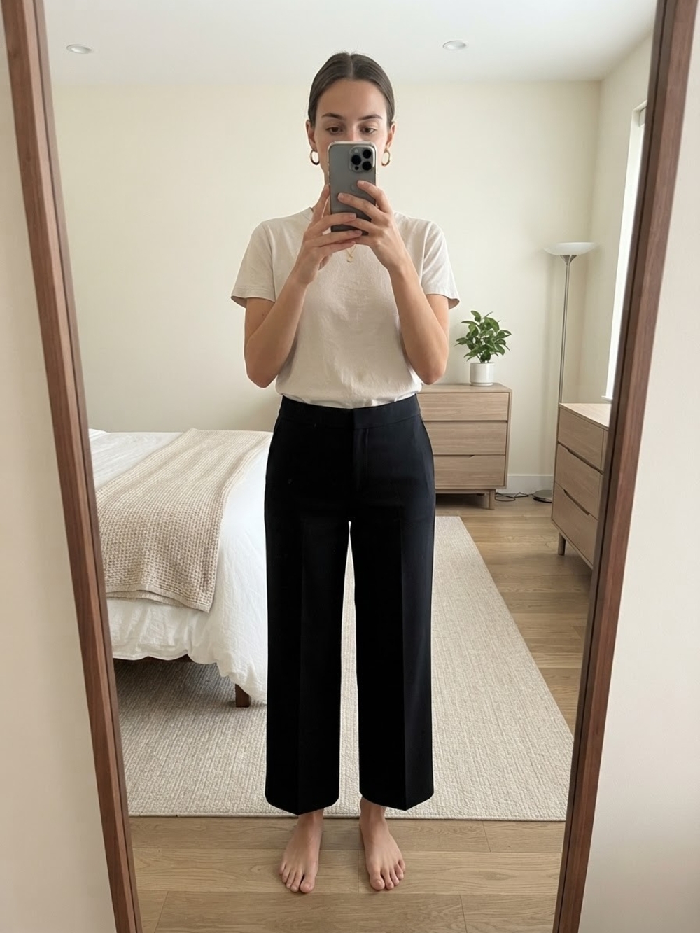 Cropped Wide-Leg Dress Pants in Black